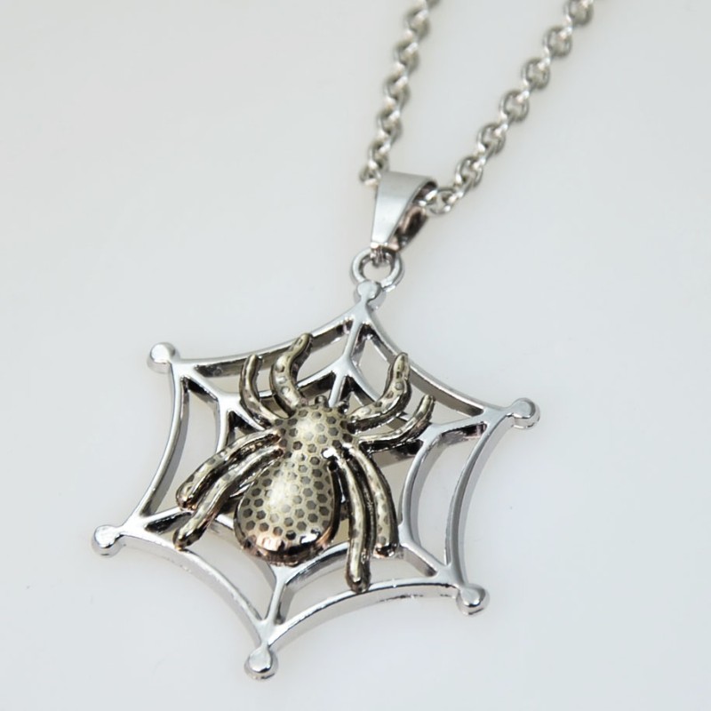 Edelstahl Halskette mit 3D Anhänger Spinne im Netz Edelstahl Halskette mit 3D Anhänger Spinne im Netz