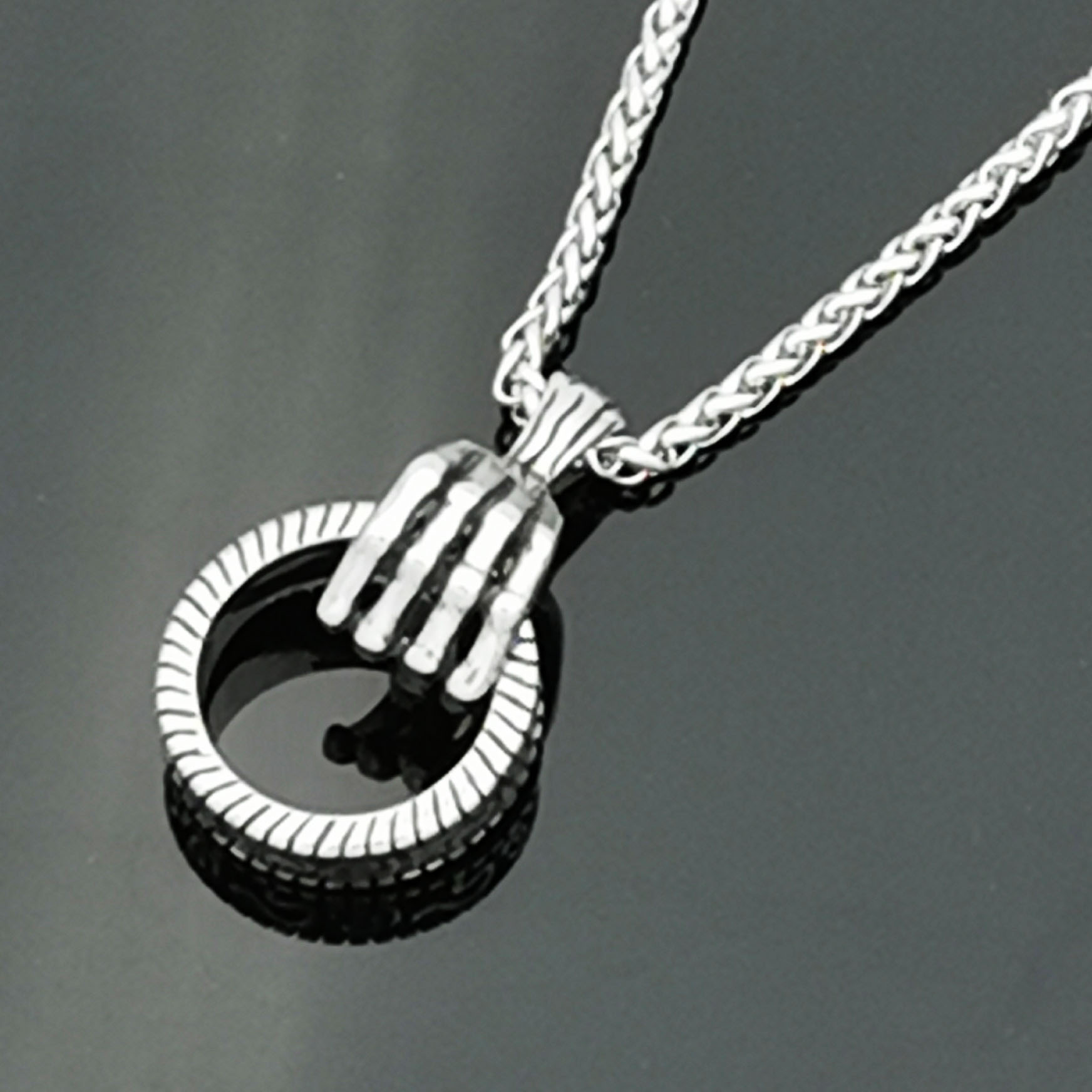 1577290928506 Edelstahl Halskette mit 3D Anhänger Teufelshand-Ring