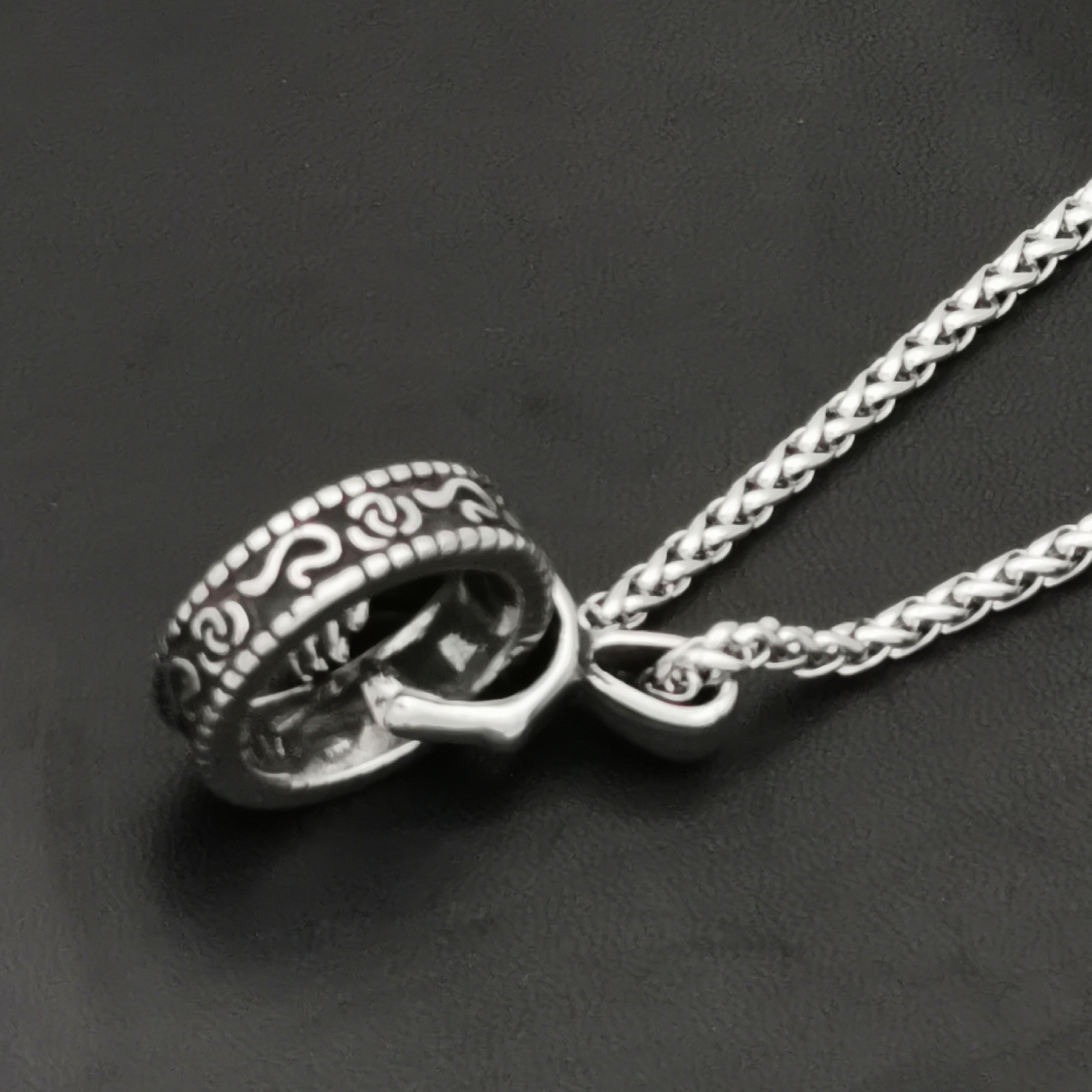 Edelstahl Halskette mit 3D Anhänger Teufelshand-Ring