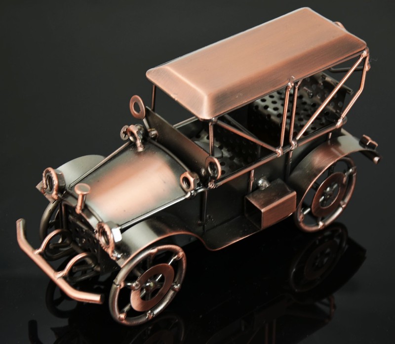 Fertiges Modell Oldtimer Auto aus Metall