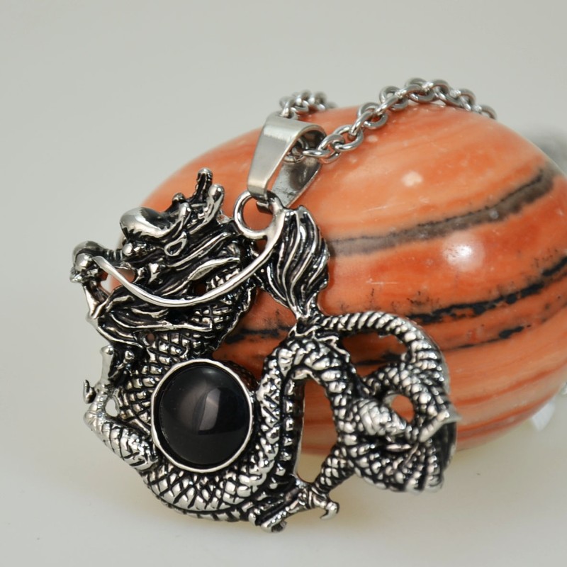 13823849994585 Edelstahl Halskette mit 3D Anhänger Drache spielt Ball