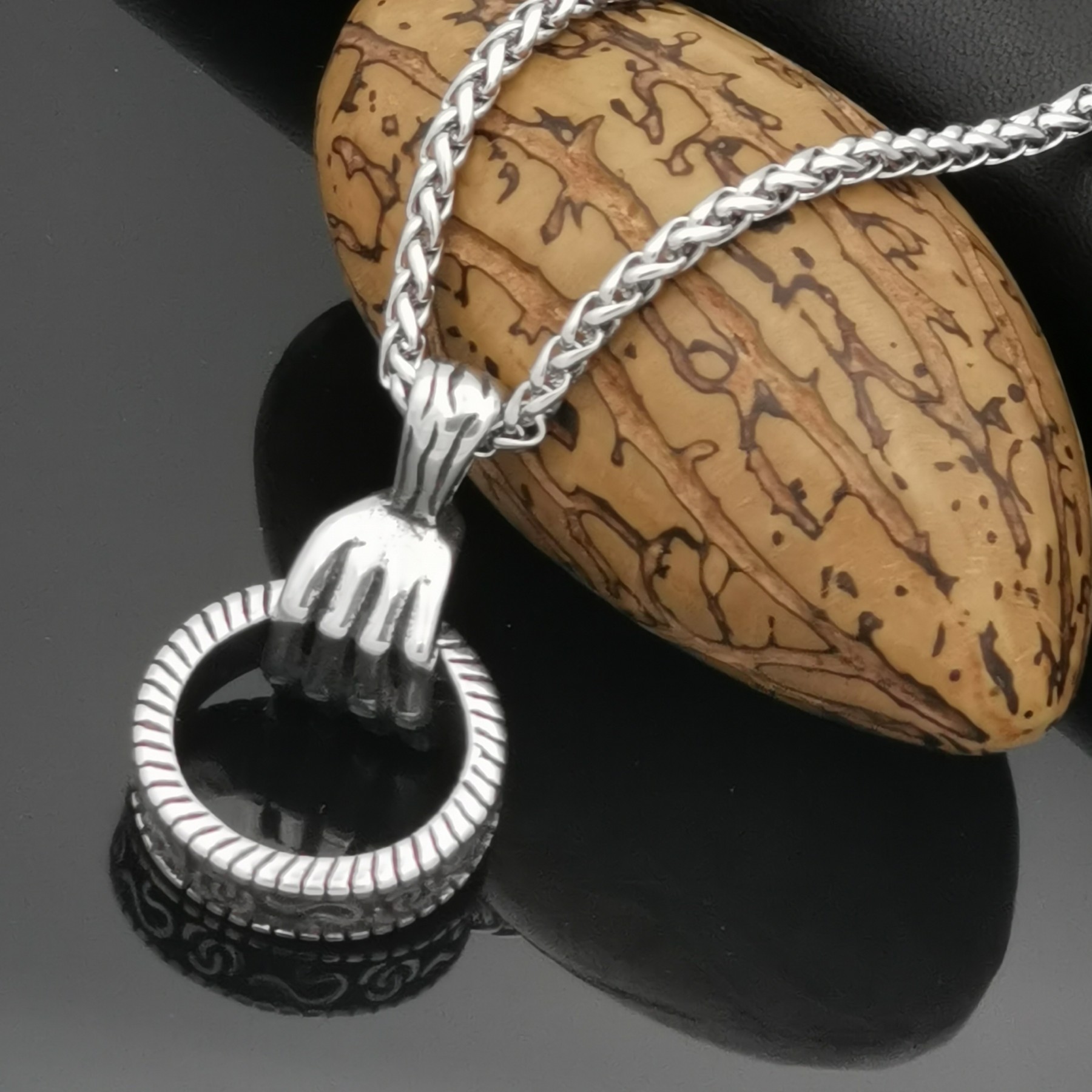 Edelstahl Halskette mit 3D Anhänger Teufelshand-Ring Edelstahl Halskette mit 3D Anhänger Teufelshand-Ring
