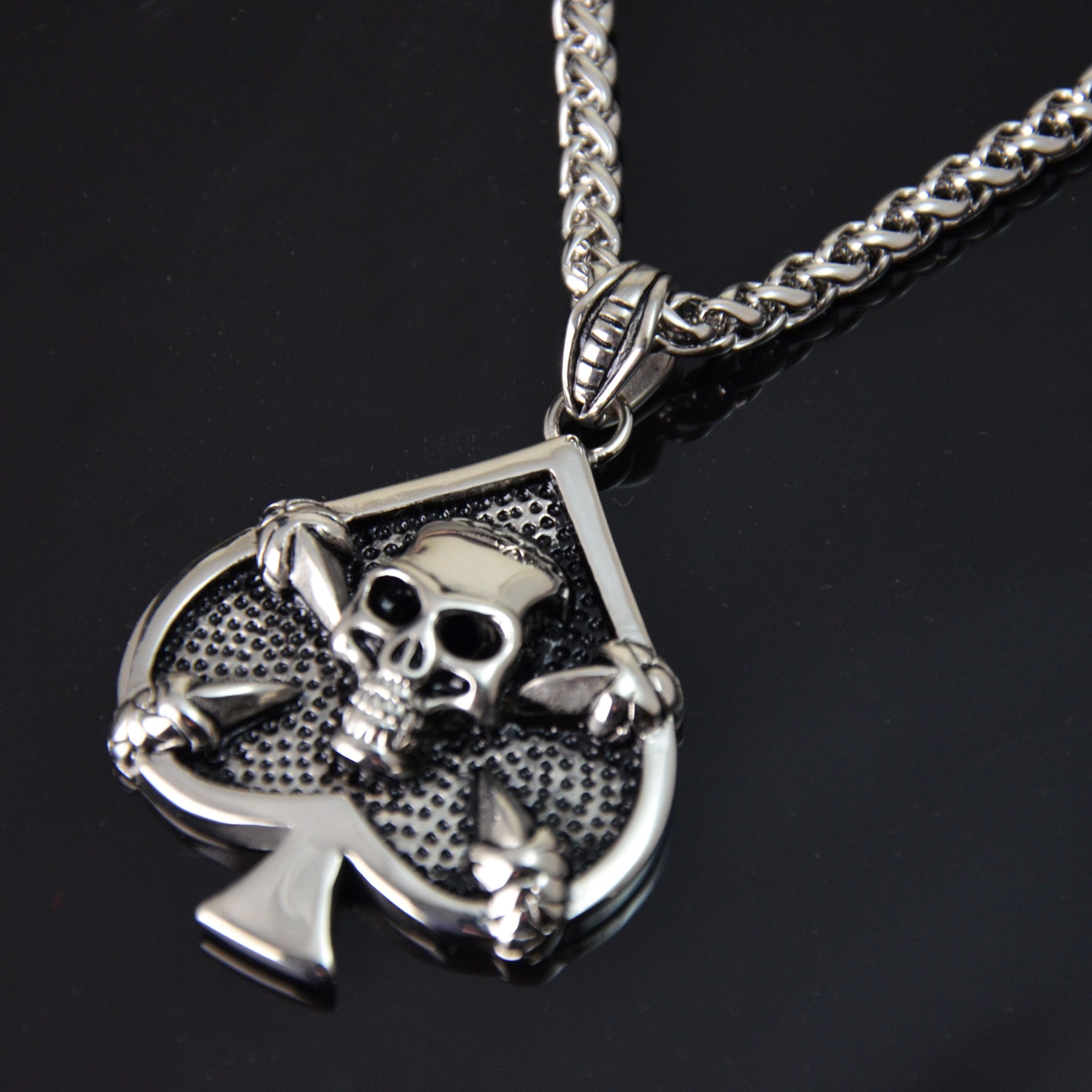 15216347939548 Edelstahl Halskette mit 3D Anhänger Pik Totenkopf