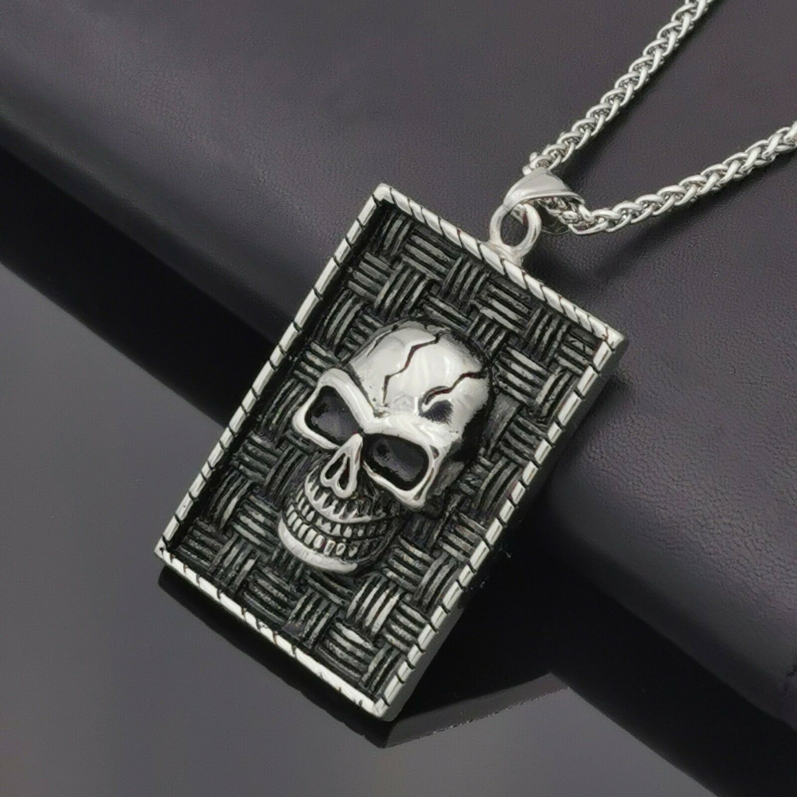 Premium Punk Design Edelstahl Kette Halskette mit 3D Anhänger Totenkopf Schild