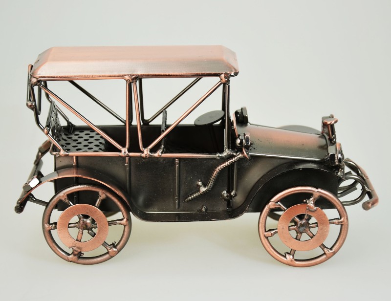 Fertiges Modell Oldtimer Auto aus Metall