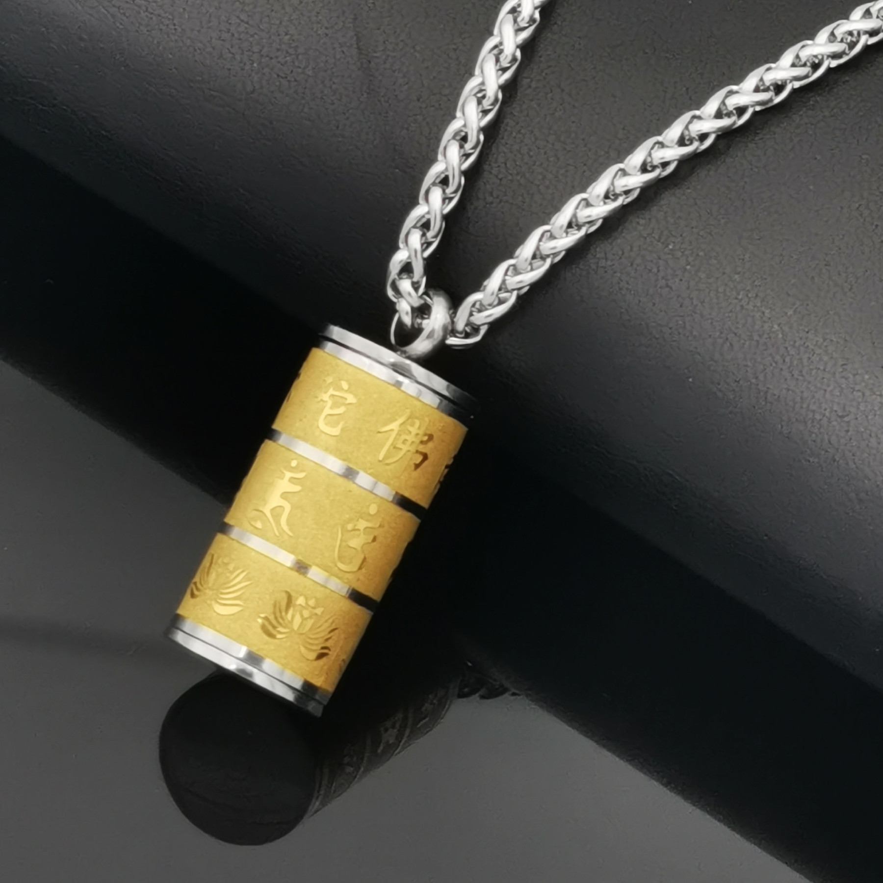 15772950387535 Edelstahl Halskette mit 3D Anhänger Buddha Zylinder mit Zitaten